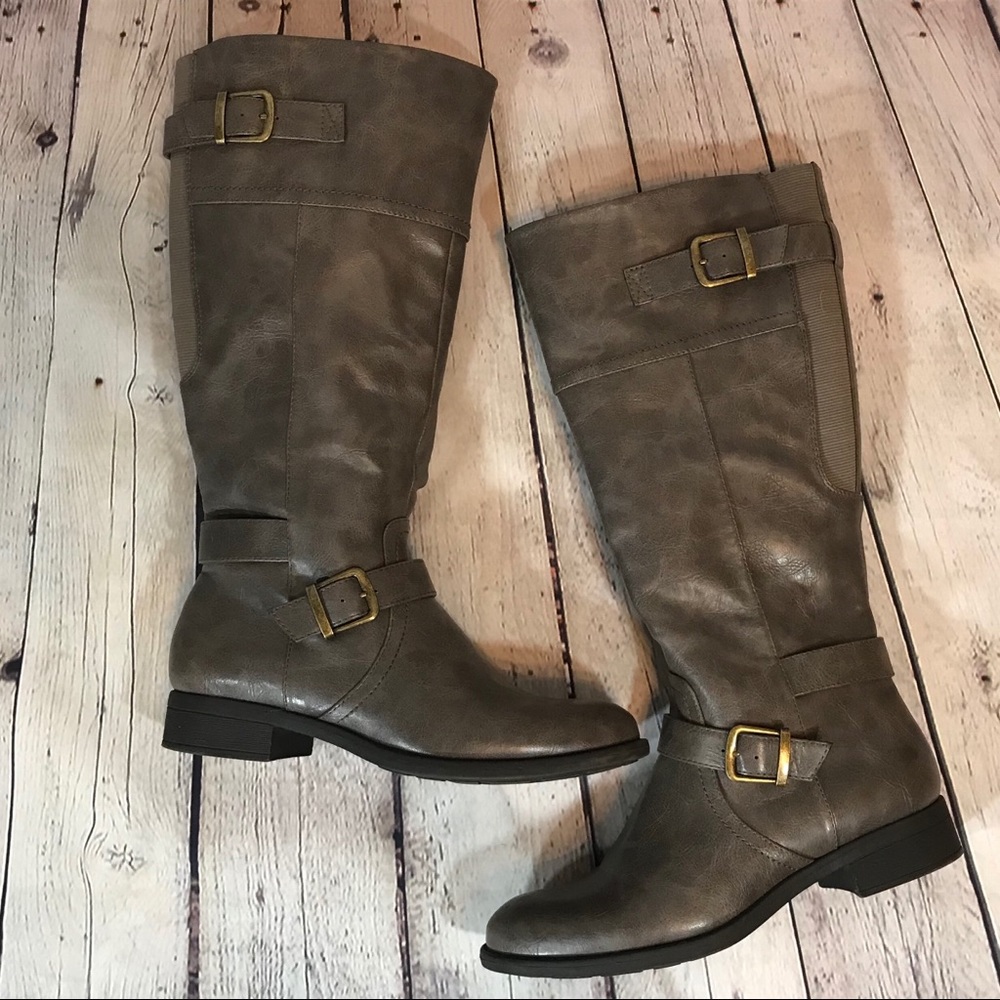 Grey vegan leather knee high zip up boots low heel - Picture 4 of 8